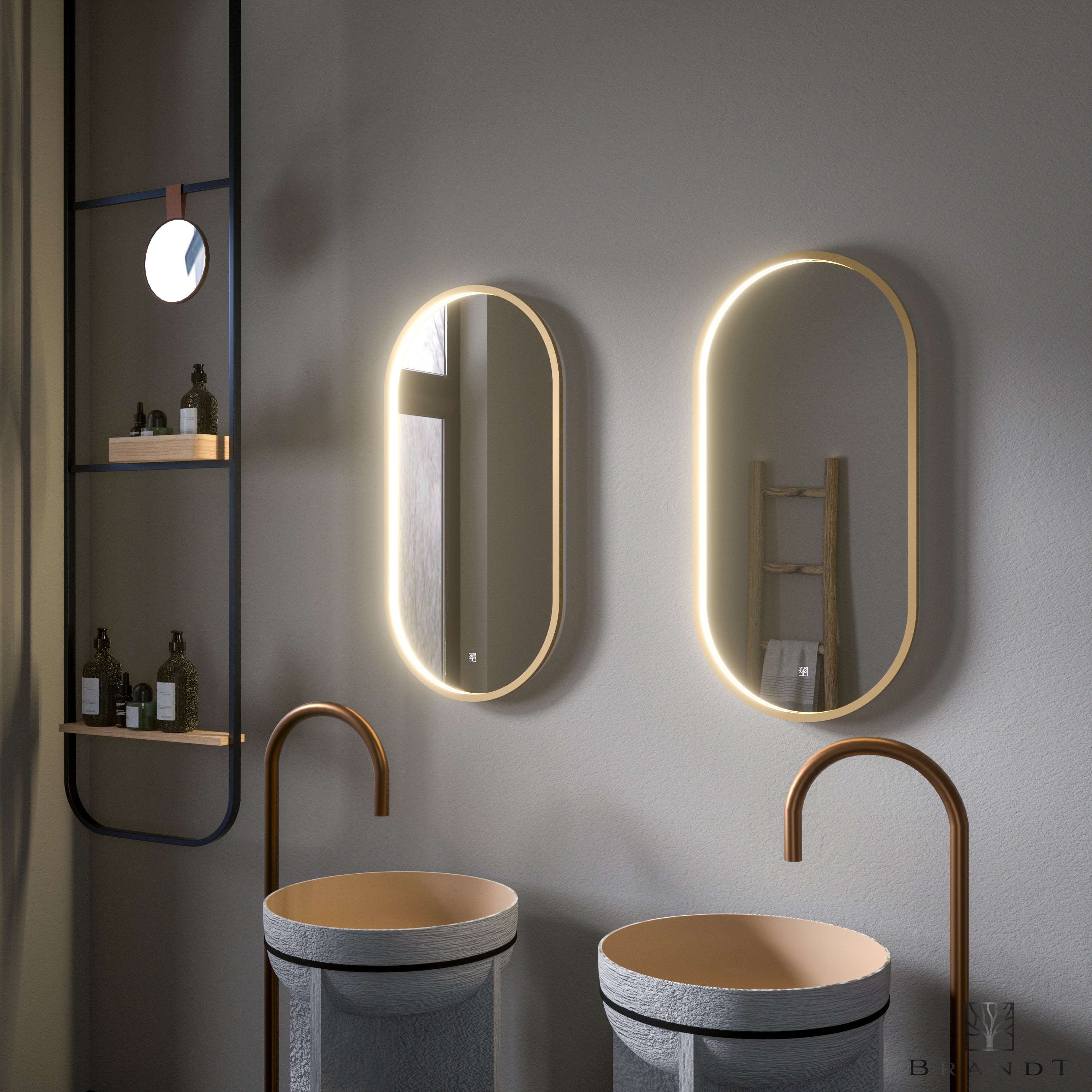 To ovale speil liknende Dansani Moon med LED belysning i rammen i børstet messing fra Brandt Bad.