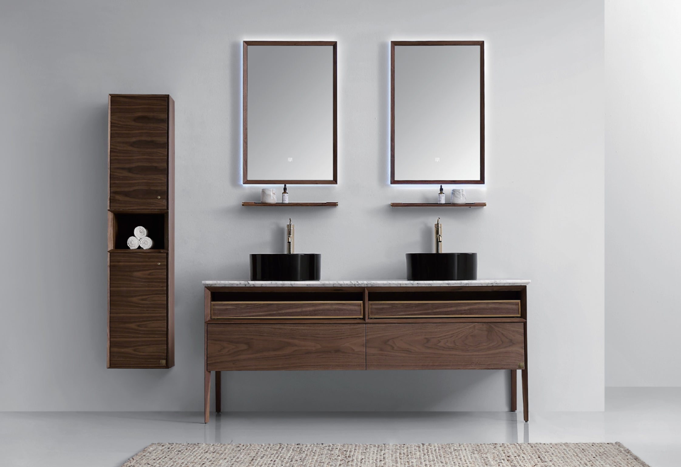 Elegant baderomsinnredning fra Brandt Bad, sett forfra. Servantskapet måler 1800 mm i bredden og innehold